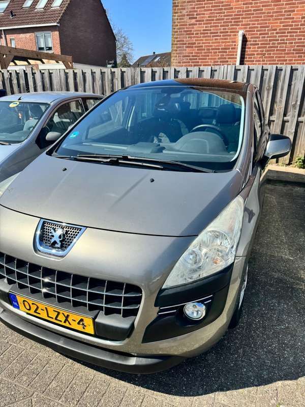 Grijs Gebruikt 2010 Peugeot 3008 SUV | € 3.250 (Eerlijke prijs) - Afbeelding 1/4