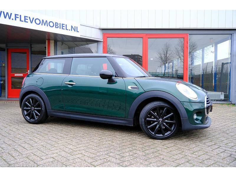 Occasion Mini Cooper D Business 116 PK (85 kW) 2018 Groen Hatchback