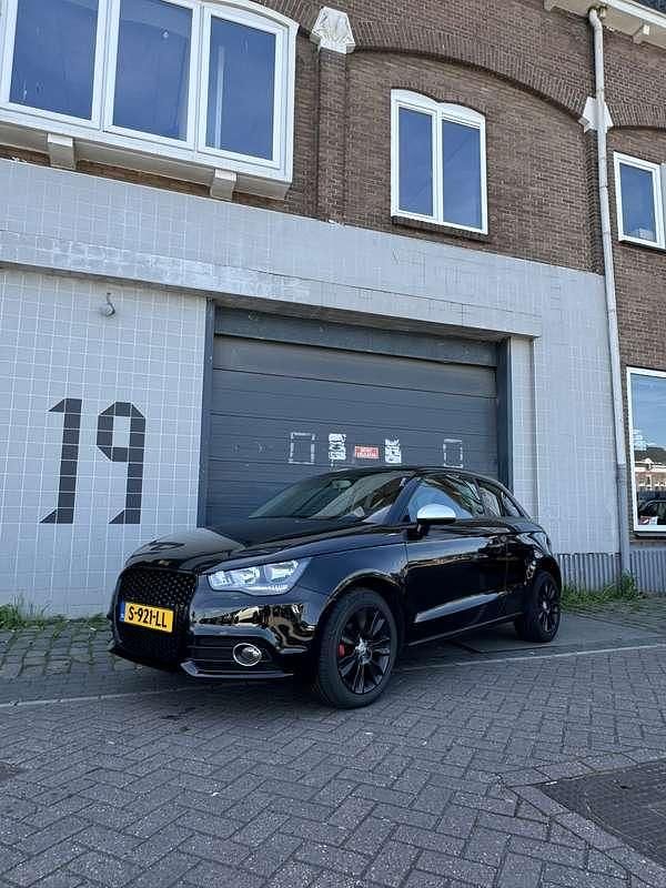 Zwart Gebruikt 2014 Audi A1 Sport Hatchback | € 7.950 (Goede deal) - Afbeelding 1/4