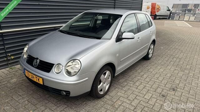 Grijs Gebruikt 2002 VW Polo Highline Hatchback | € 1.650 (Eerlijke prijs) - Afbeelding 1/4