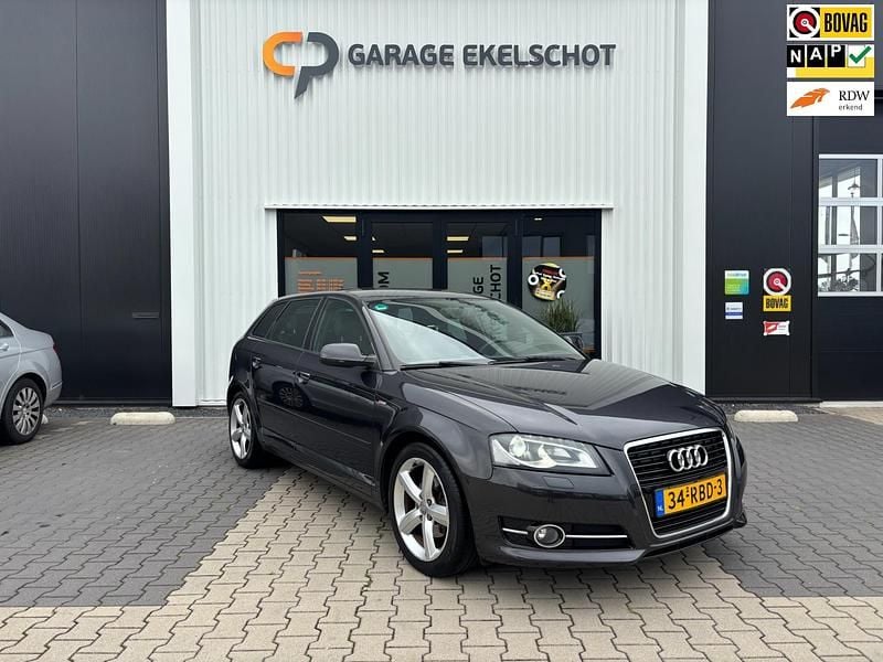 Grijs Gebruikt 2011 Audi A3 Ambition Hatchback | € 5.990 (Eerlijke prijs) - Afbeelding 1/4