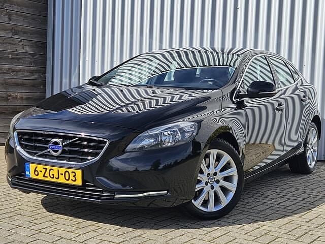 Zwart Gebruikt 2014 Volvo V40 Stationwagen | € 6.950 (Eerlijke prijs) - Afbeelding 1/4