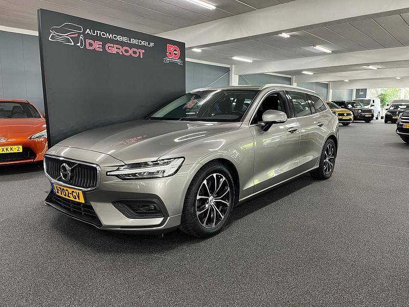 Grijs Gebruikt 2020 Volvo V60 Business Edition Stationwagen | € 25.500 (Super prijs) - Afbeelding 1/4
