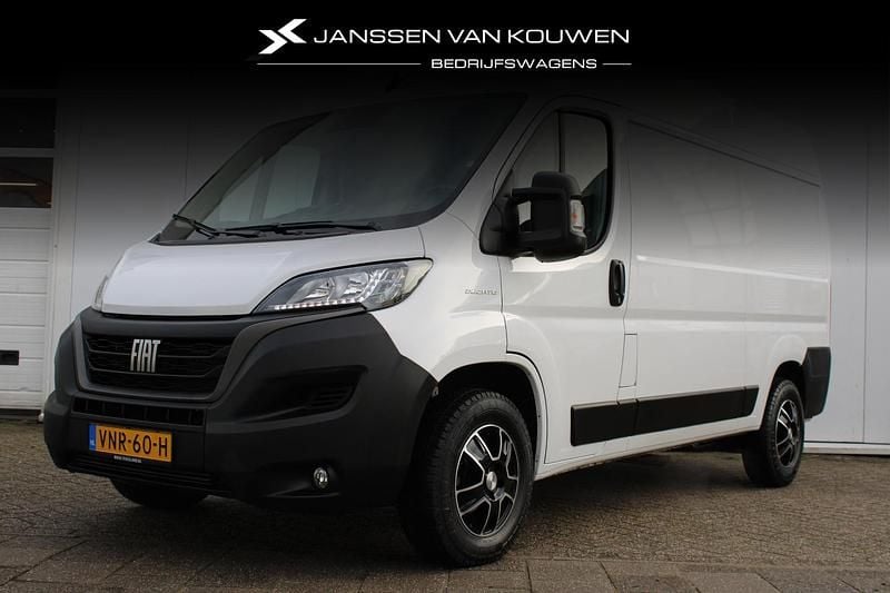 Wit Gebruikt 2022 Fiat Ducato Van | € 19.222 (Goede deal) - Afbeelding 1/4