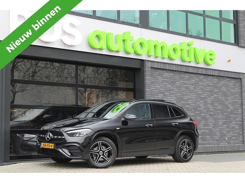 Zwart Occasion 2025 Mercedes GLA250 Business SUV | € 49.950 (Eerlijke prijs) - Afbeelding 1/4