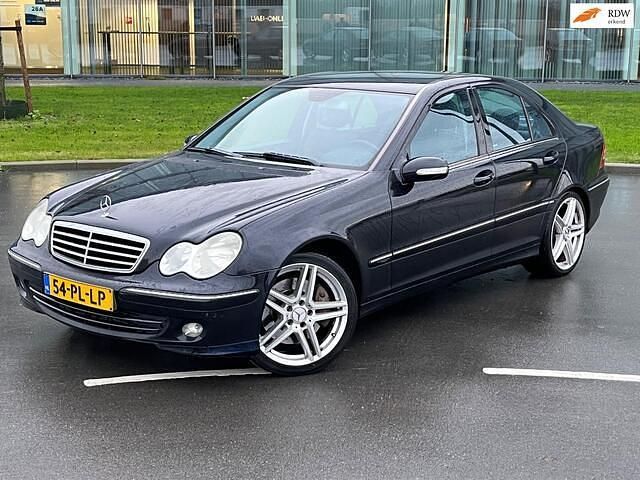 Zwart Gebruikt 2004 Mercedes C220 Sport Edition Sedan | € 3.995 (Eerlijke prijs) - Afbeelding 1/4