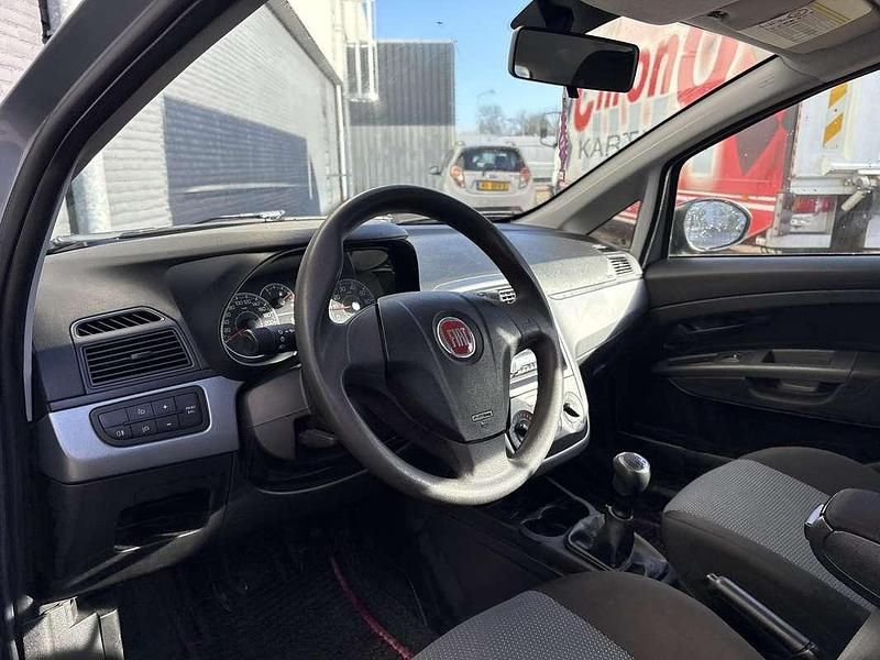 Occasion Fiat Grande Punto 86 PK (63 kW) 2011 Grijs Hatchback