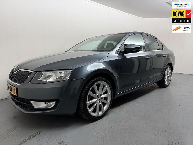 Grijs Gebruikt 2016 Skoda Octavia Business Line Hatchback | € 10.700 (Eerlijke prijs) - Afbeelding 1/4