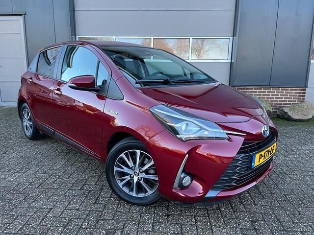 Occasion Toyota Yaris 73 PK (53 kW) 2019 Rood Hatchback