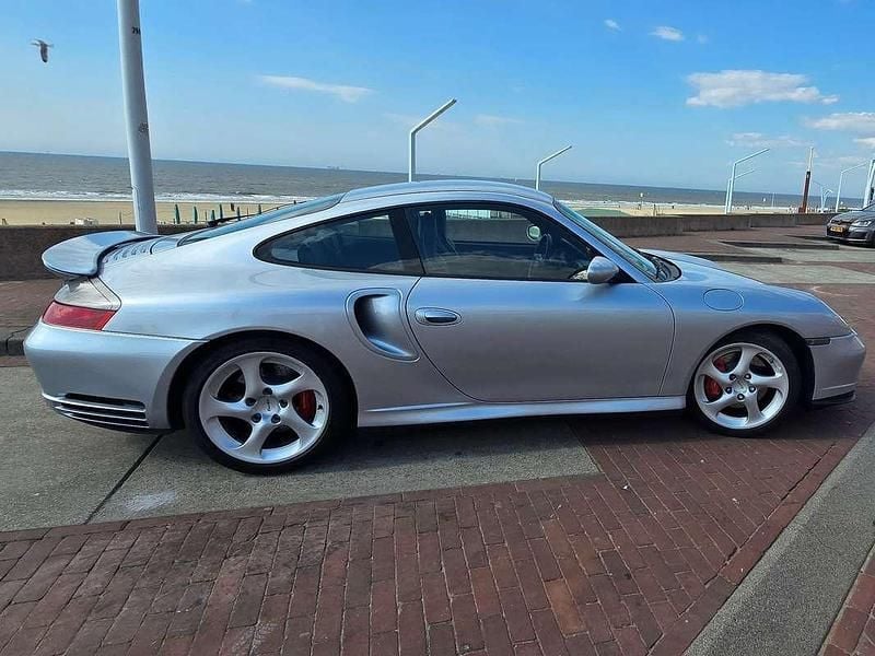 Grijs Gebruikt 2001 Porsche 996 Turbo Coupé | € 53.000 - Afbeelding 1/4