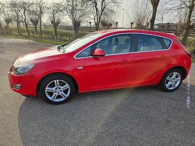 Occasion Opel Astra Sport 2010 Rood Hatchback