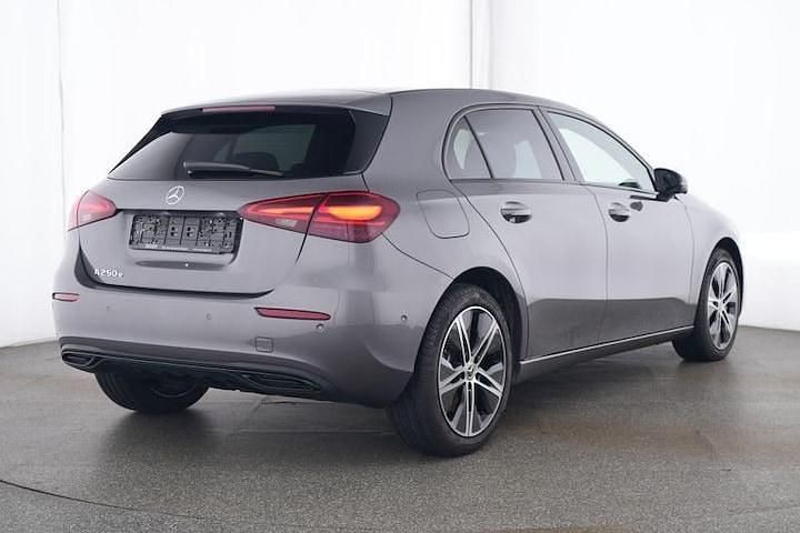 Occasion Mercedes A250 Advanced 163 PK (119 kW) 2025 Grijs Hatchback