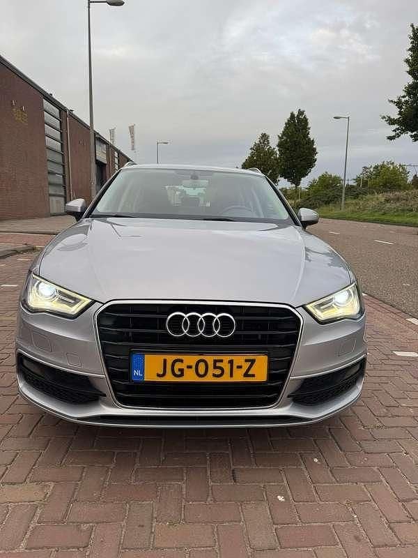 Grijs Gebruikt 2016 Audi A3 Hatchback | € 14.000 (Eerlijke prijs) - Afbeelding 1/4