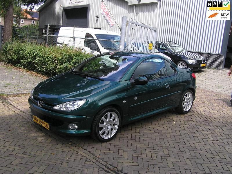 Groen Gebruikt 2002 Peugeot 206 Roland Garros Cabriolet | € 1.750 (Eerlijke prijs) - Afbeelding 1/4