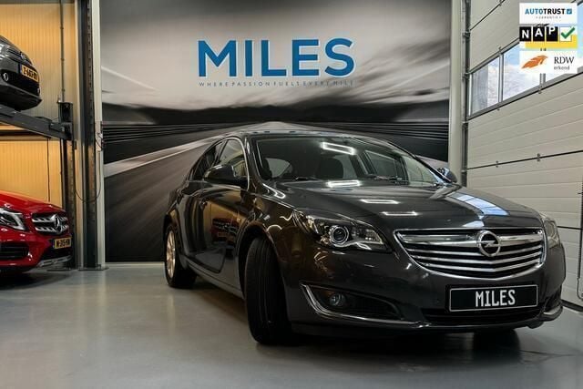 Grijs, metallic lak Gebruikt 2015 Opel Insignia Cosmo Hatchback | € 8.750 (Super prijs) - Afbeelding 1/4
