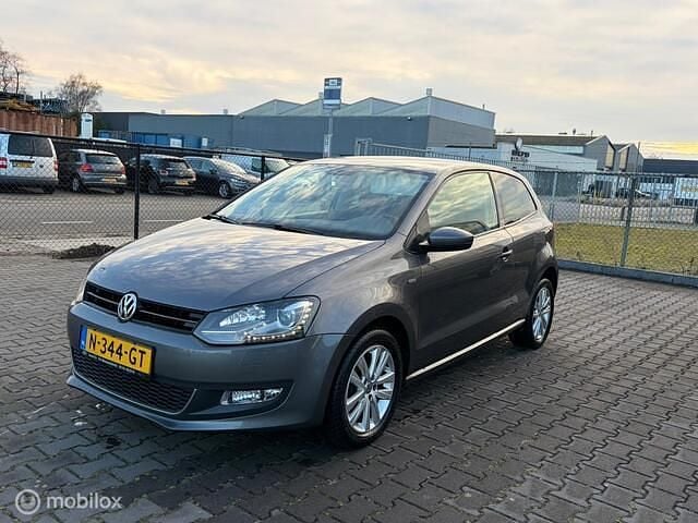 Grijs Occasion 2013 VW Polo Highline Hatchback | € 8.999 (Eerlijke prijs) - Afbeelding 1/4