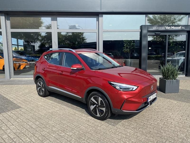 Rood Nieuw 2025 MG ZS Comfort Sedan | € 24.995 (Goede deal) - Afbeelding 1/4