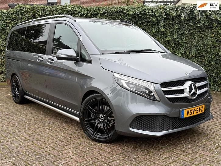 Grijs Gebruikt 2021 Mercedes V250 MPV | € 36.750 (Super prijs) - Afbeelding 1/4