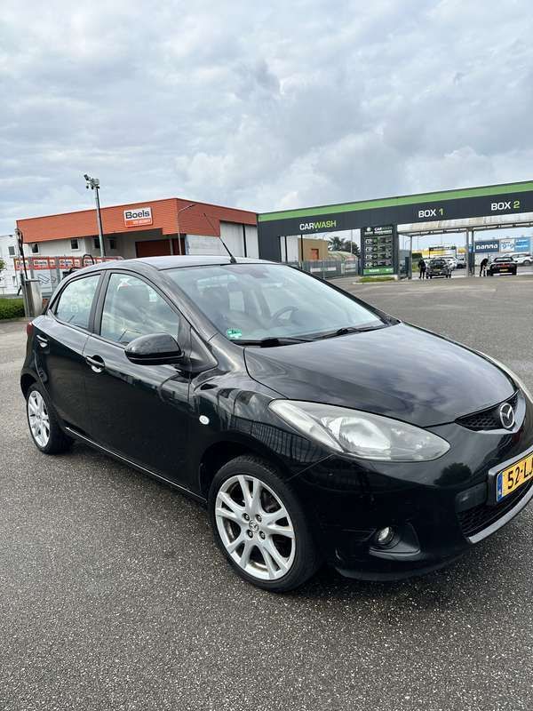 Zwart Gebruikt 2010 Mazda 2 Hatchback | € 2.250 (Eerlijke prijs) - Afbeelding 1/4