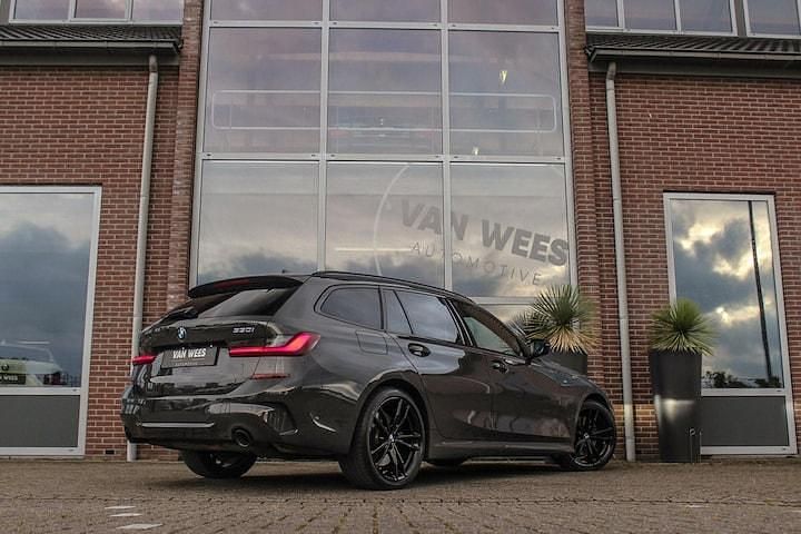 Occasion BMW 330 Executive 2022 Grijs (metallic) Stationwagen