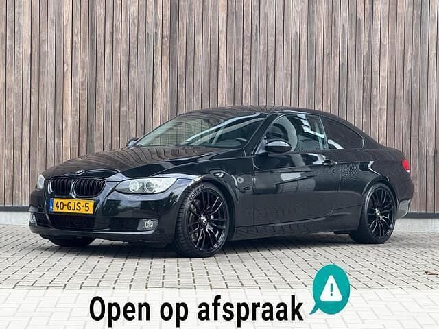 Zwart, metallic lak Gebruikt 2008 BMW 335 Executive Coupé | € 12.950 (Eerlijke prijs) - Afbeelding 1/4