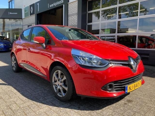 Rood Gebruikt 2015 Renault Clio IV Night&Day Hatchback | € 7.750 (Eerlijke prijs) - Afbeelding 1/4