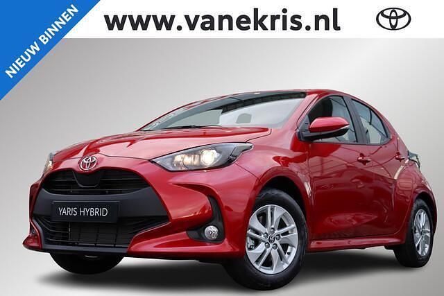 Rood Nieuw 2025 Toyota Yaris Active Hatchback | € 27.590 (Eerlijke prijs) - Afbeelding 1/4