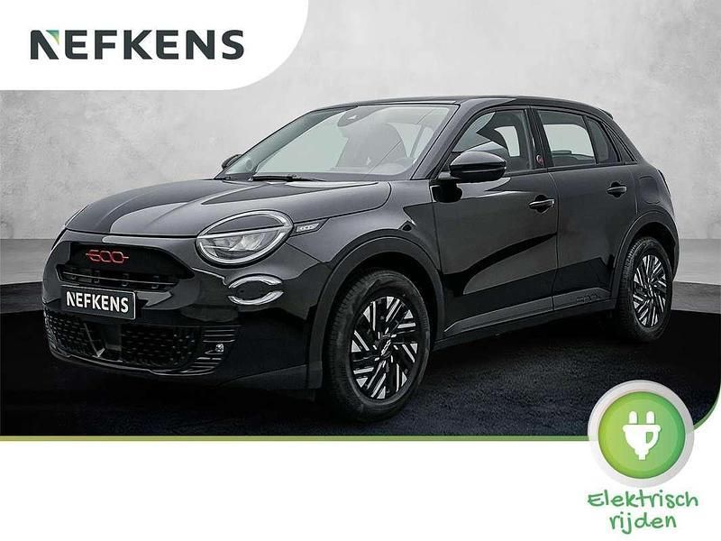 Zwart Nieuw 2024 Fiat 600E Red SUV | € 37.131 (Duur) - Afbeelding 1/2