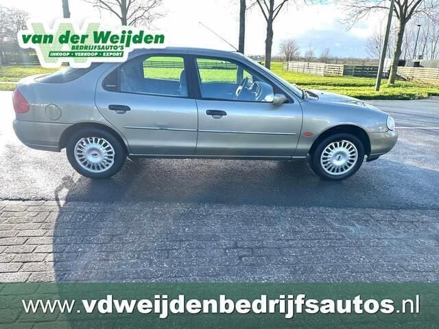 Occasion Ford Mondeo 95 PK (69 kW) 2000 Groen, metallic lak Hatchback