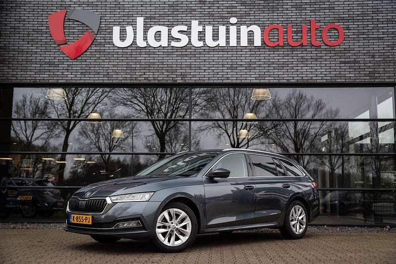 Grijs (metallic) Occasion 2021 Skoda Octavia Business Line Stationwagen | € 14.950 (Eerlijke prijs) - Afbeelding 1/4