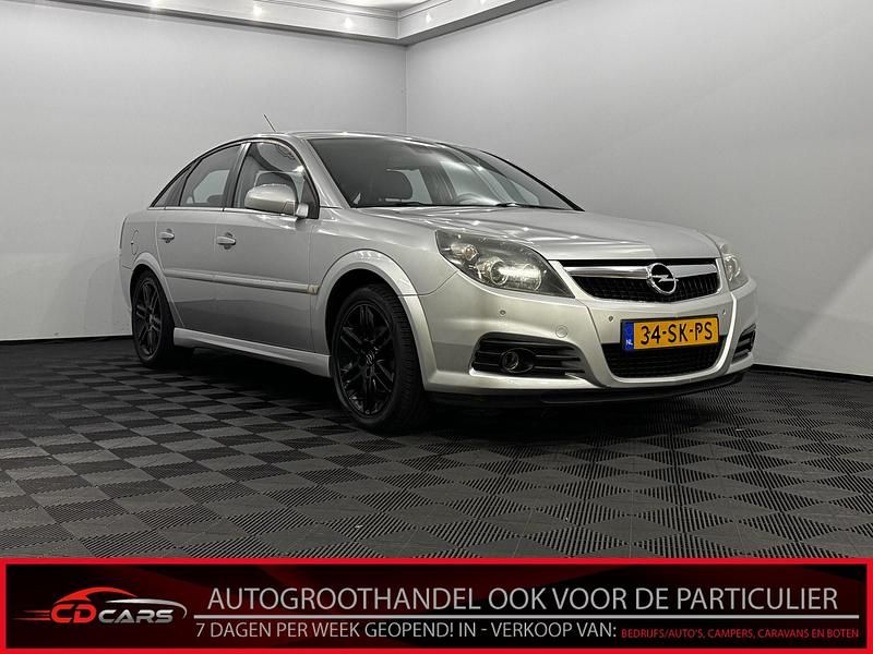 Grijs Gebruikt 2006 Opel Vectra Executive Hatchback | € 2.950 (Eerlijke prijs) - Afbeelding 1/4