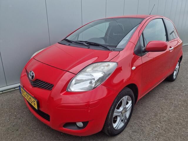 Rood Gebruikt 2010 Toyota Yaris Cool Hatchback | € 5.750 (Duur) - Afbeelding 1/4