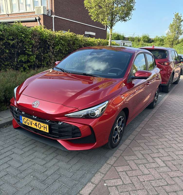 Rood Gebruikt 2024 MG MG3 Luxury Hatchback | € 23.500 (Eerlijke prijs) - Afbeelding 1/4