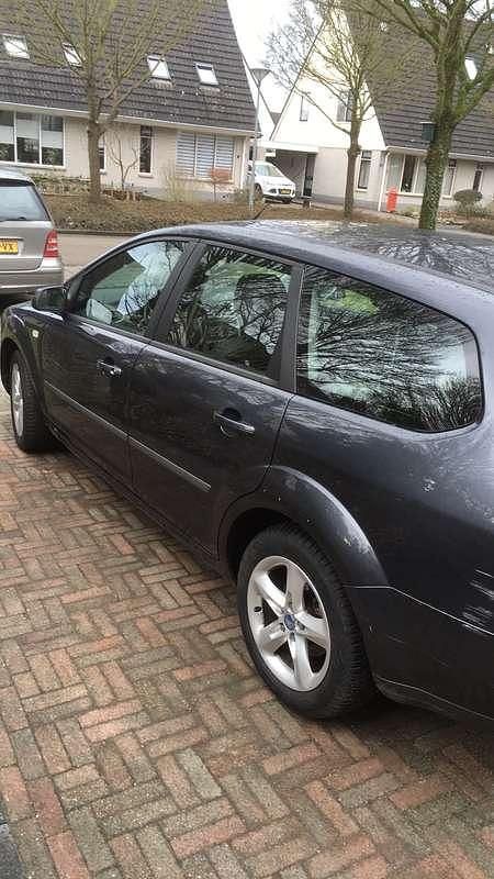 Occasion Ford Focus Trend 80 PK (58 kW) 2006 Grijs Stationwagen