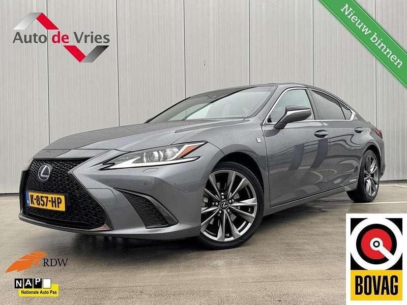 Grijs Occasion 2020 Lexus ES300 Sport Line Sedan | € 33.450 (Eerlijke prijs) - Afbeelding 1/4