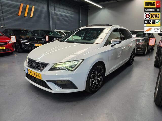 Wit Gebruikt 2019 Seat Leon ST Business Stationwagen | € 15.995 (Iets duurder) - Afbeelding 1/4