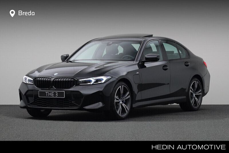 Zwart Gebruikt 2025 BMW 320e M Sport Sedan | € 48.880 (Eerlijke prijs) - Afbeelding 1/4
