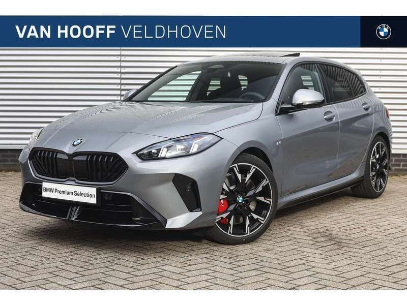 Grijs Gebruikt 2025 BMW 120 M Sport Hatchback | € 46.750 (Eerlijke prijs) - Afbeelding 1/4