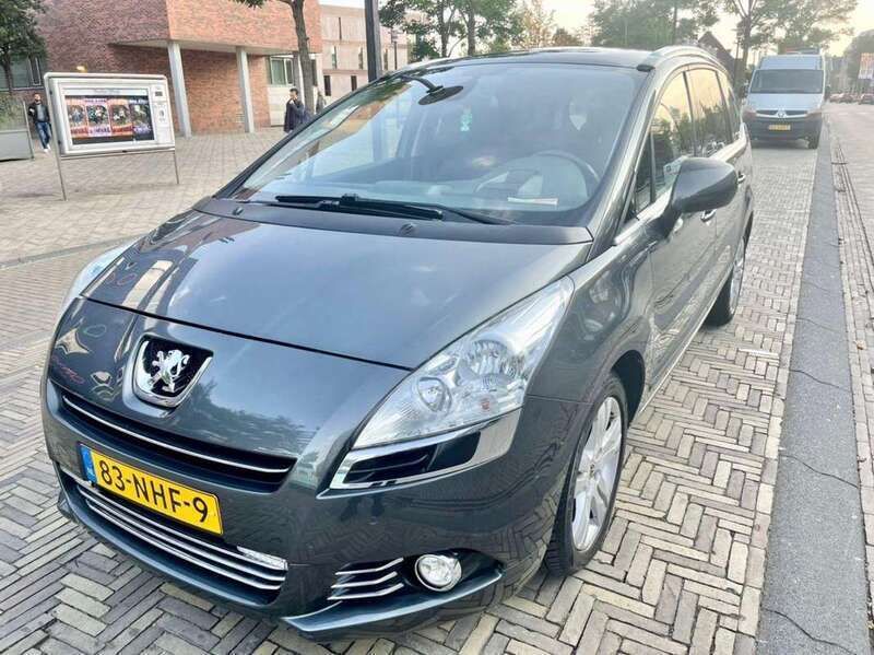 Grijs Gebruikt 2010 Peugeot 5008 MPV | € 3.800 (Duur) - Afbeelding 1/4