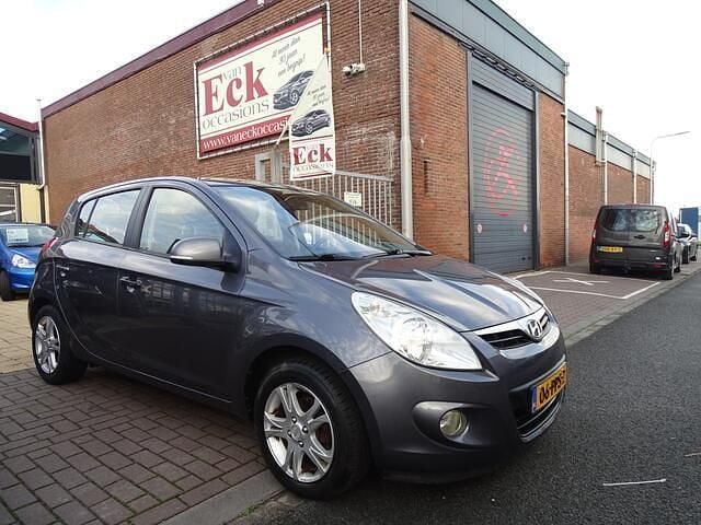 Grijs Gebruikt 2011 Hyundai i20 Hatchback | € 4.450 (Eerlijke prijs) - Afbeelding 1/4