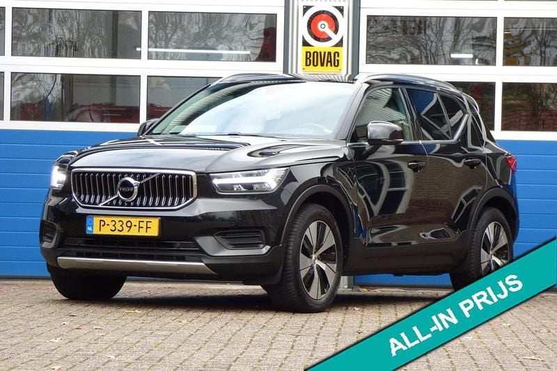 Zwart Gebruikt 2022 Volvo XC40 Inscription SUV | € 26.649 (Goede deal) - Afbeelding 1/4