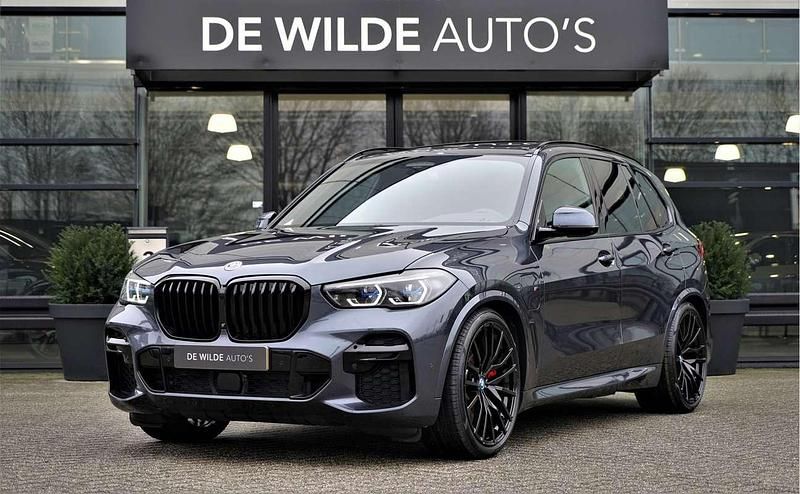 Grijs (metallic) Occasion 2022 BMW X5 M Sport SUV | € 73.900 (Duur) - Afbeelding 1/4