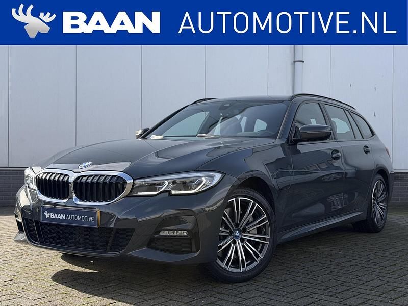 Grijs Gebruikt 2021 BMW 330 Stationwagen | € 31.595 (Eerlijke prijs) - Afbeelding 1/4