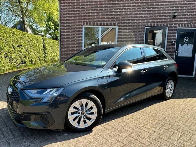 Grijs Gebruikt 2021 Audi A3 Sportback Hatchback | € 23.950 (Super prijs) - Afbeelding 1/4