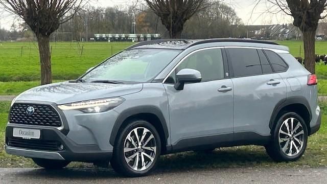 Grijs (metallic) Occasion 2023 Toyota Corolla Cross Edition SUV | € 35.950 (Eerlijke prijs) - Afbeelding 1/4