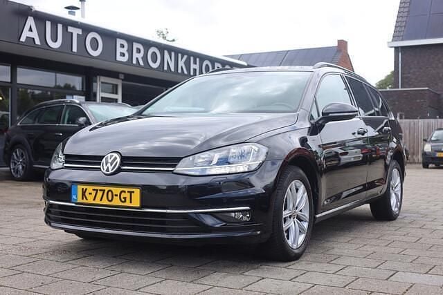 Zwart, metallic lak Gebruikt 2019 VW Golf VII Highline Stationwagen | € 14.750 (Super prijs) - Afbeelding 1/4