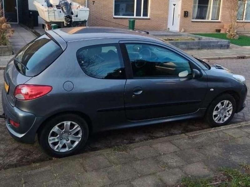 Grijs Gebruikt 2010 Peugeot 206 Hatchback | € 2.450 (Iets duurder) - Afbeelding 1/3