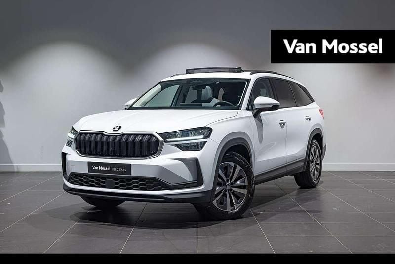 Wit (metallic) Gebruikt 2024 Skoda Kodiaq Selection SUV | € 44.500 (Iets duurder) - Afbeelding 1/4