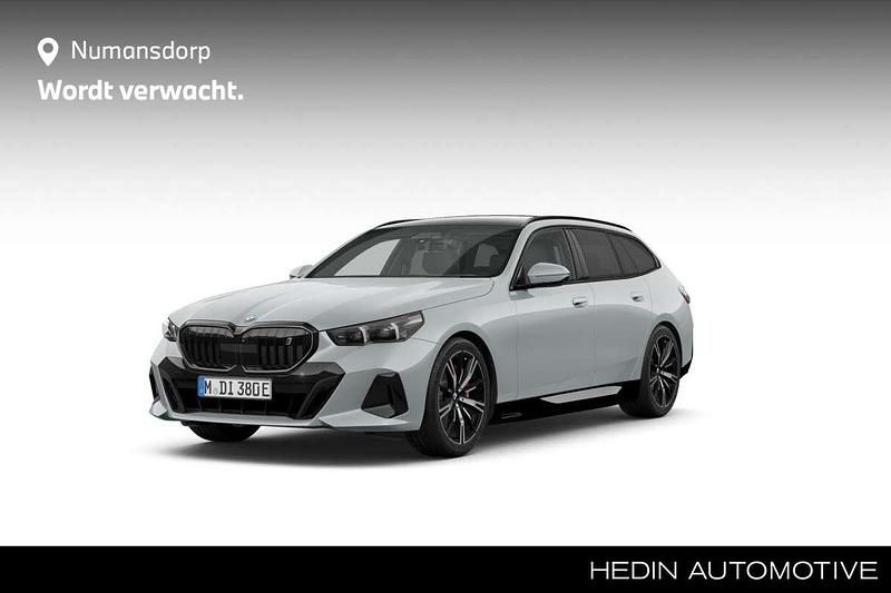 Grijs Nieuw 2025 BMW i5 M Sport Stationwagen | € 91.074 (Iets duurder) - Afbeelding 1/3
