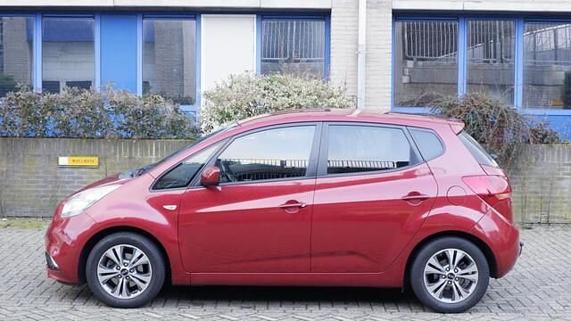 Rood Occasion 2016 Kia Venga Plus Hatchback | € 5.950 (Eerlijke prijs) - Afbeelding 1/4